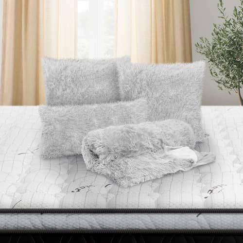 Combo Cobija Fluffy + 2 Cojines Fluffy 55x55 + Cojín Fluffy 30x60
