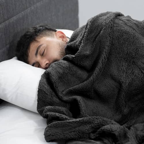 Combo Protector Impermeable + Jgo de Sábanas + Almohada Polycotton + Cobija Ovejera