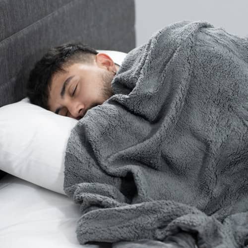 Combo Protector Impermeable + Jgo de Sábanas + Almohada Polycotton + Cobija Ovejera