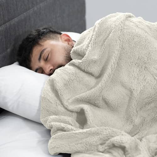 Combo Protector Impermeable + Jgo de Sábanas + Almohada Polycotton + Cobija Ovejera