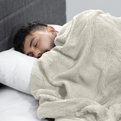 Combo Protector Impermeable + Jgo de Sábanas + Almohada Polycotton + Cobija Ovejera